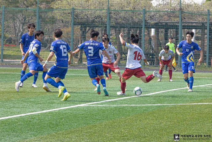 [사진: 아주대학교 축구부 프런트]